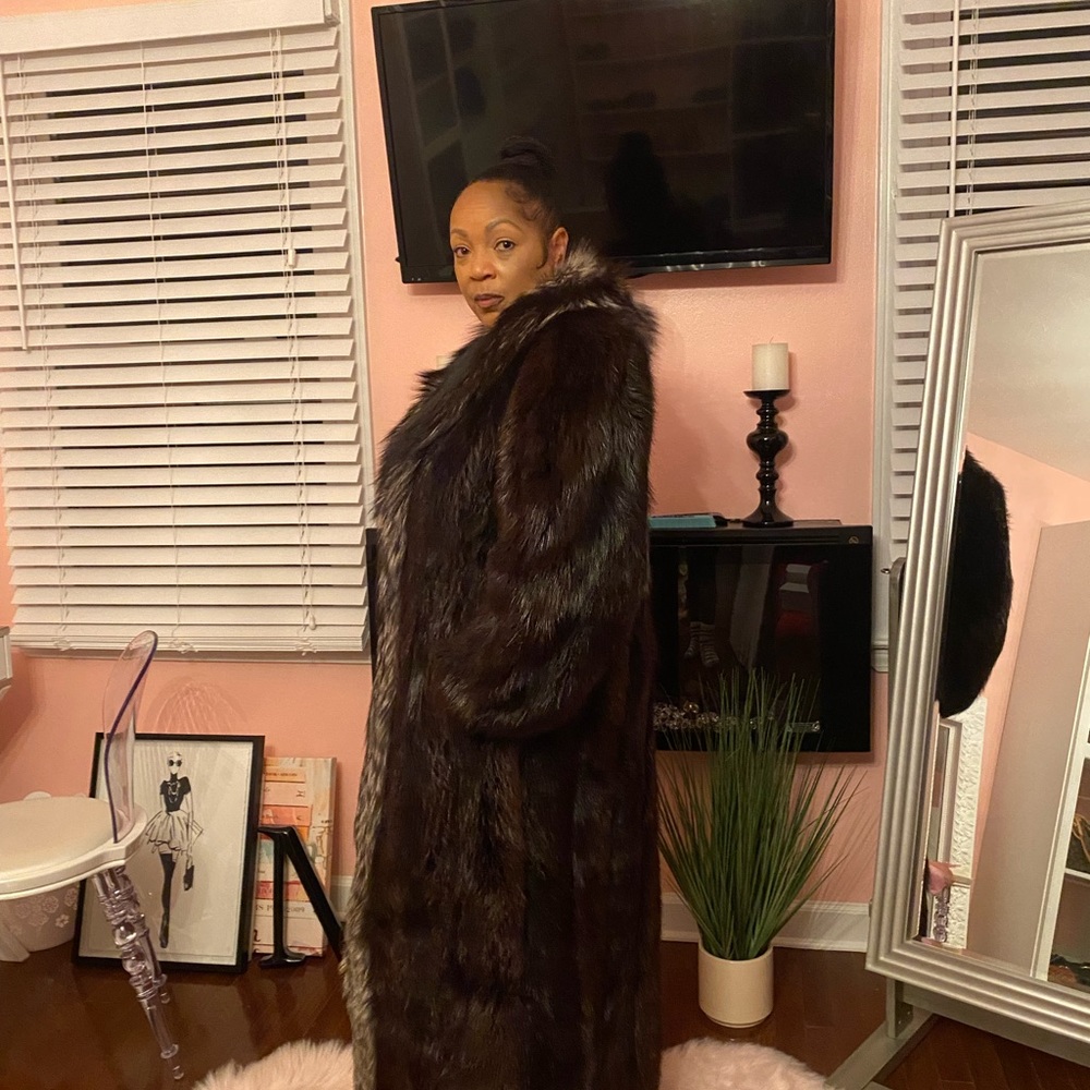 Ebony beaver fur coat - Picture 9 of 12